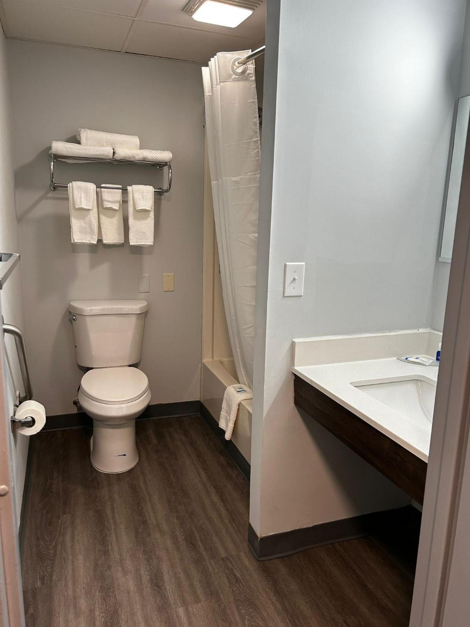 Inn Rodeway - Winston-salem Area 3*